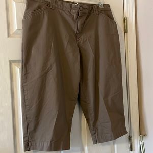Lee’s Capris Pants